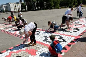 Новости города Славутич. Обновленная вышиванка в центре города – символ победы